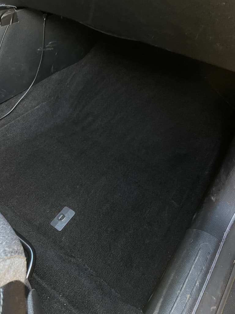 Floor mat grooming — vacuum lines